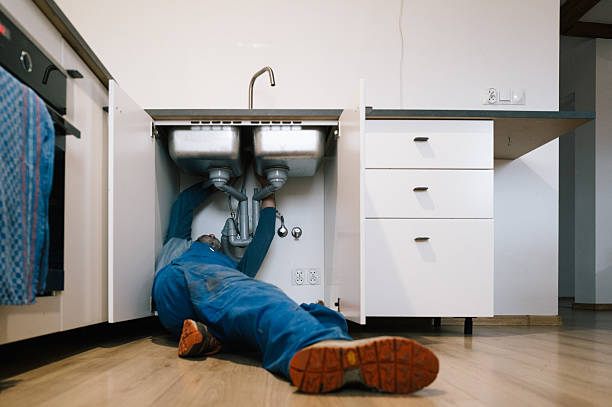 Professional Emergency Plumber technician working in Nineveh, PA